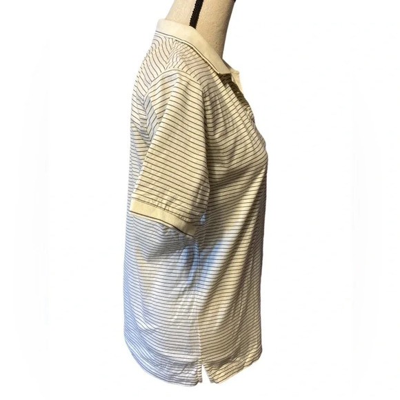 Cutter & Buck Woman’s polo shirt
A/15 - Picture 3 of 8